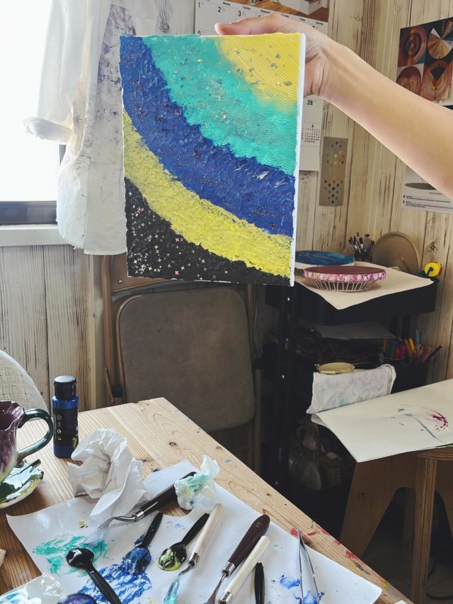 テクスチャーアートワークショップ

ペーストを重ねて
キャンバスに質感を作っていきます。

同じ素材でも
仕上がりは本当にさまざま。

色だけではなく
作品の表情を楽しめるのが魅力的です。

ゆっくり集中する
心地よい制作時間でした。
（みひめ先生）

✎✐✎✐✎✐✎✐✎✐✎✐

随時生徒募集中です。
お気軽にお問い合わせください

TLS Group 
DIY Store 三鷹 
絵画造形アトリエ教室

📞 0422-29-8557 
📍 三鷹市新川2-9-3 2階

深大寺・調布市・千歳烏山・仙川 
三鷹・武蔵野市 など
そのほかの地域からのご参加も歓迎です

✎✐✎✐✎✐✎✐✎✐✎✐
・
・
・
・
・
#アートワークショップ #テクスチャーアート #アートのある暮らし #インテリアアート